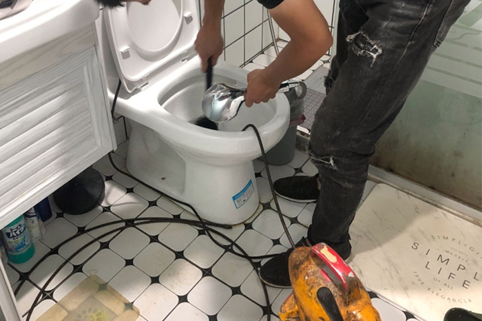 多文镇马桶堵塞自己疏通还是找师傅？专业上门服务让你省时更省心